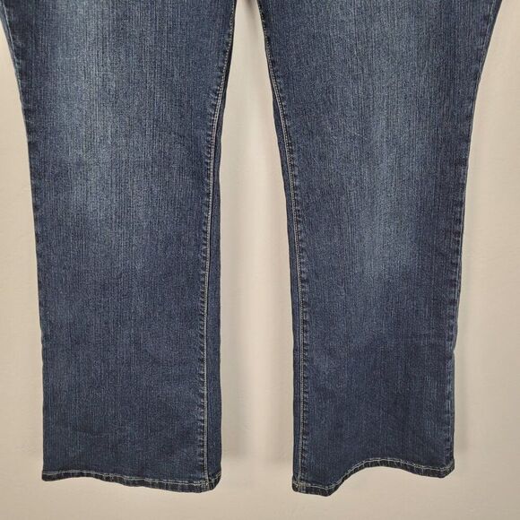 Torrid Size 24S Mid Rise Slim Boot Jeans Vintage Stretch Blue NWT - Picture 4 of 12